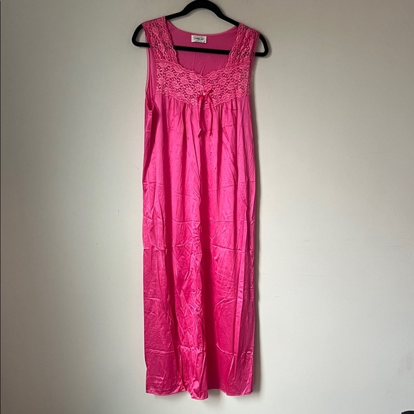 Vanity Fair Other - VTG Vanity Fair NIGHTGOWN Silky Nylon Sleeveless bow  Bright Pink Sz Med 🕶️